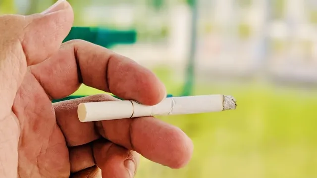 タバコを吸うことの何が問題でどのような影響があるのか？